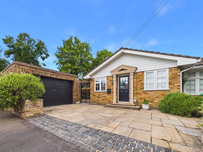 2 Bedroom Bungalow To Rent In Arlington Close, St Margarets, Twickenham, TW1