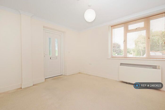 1 Bedroom Flat To Rent In Bramble Lane, Amersham, HP7