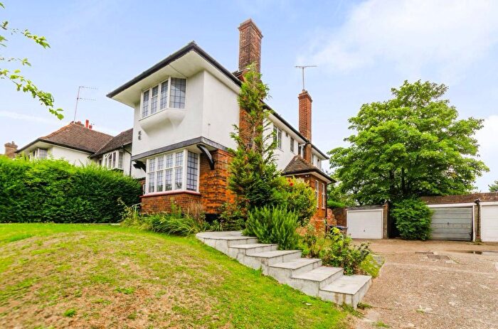 2 Bedroom Flat To Rent In Ossulton Way, London, N2