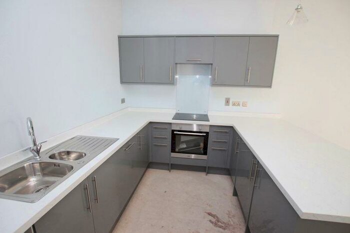 2 Bedroom Flat To Rent In Farringford House, Grimsby Road, Cleethorpes, DN35