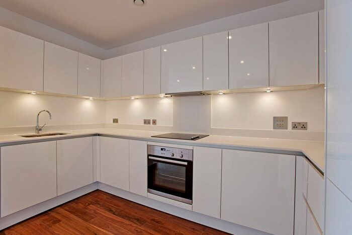 3 Bedroom Flat To Rent In Maygrove Road, West Hampstead, London, NW6