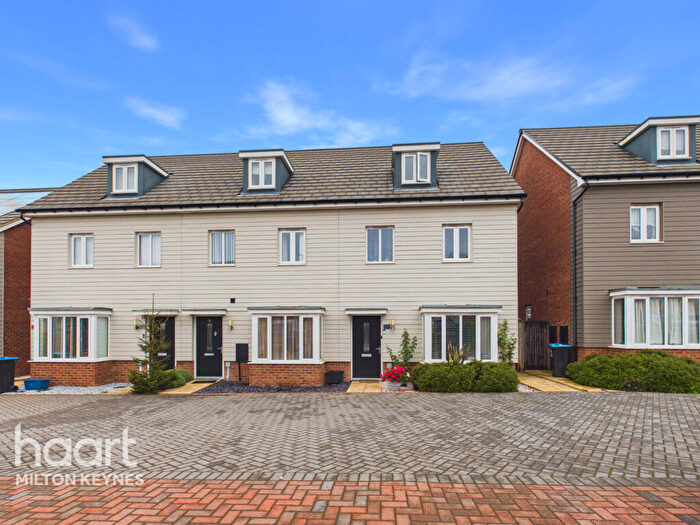 3 Bedroom Semi-Detached House For Sale In Kitchener Drive, Milton Keynes, MK17