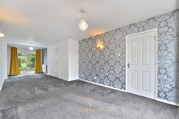 5 Bedroom Semi-Detached House For Sale In Embleton Close, Hinckley, LE10