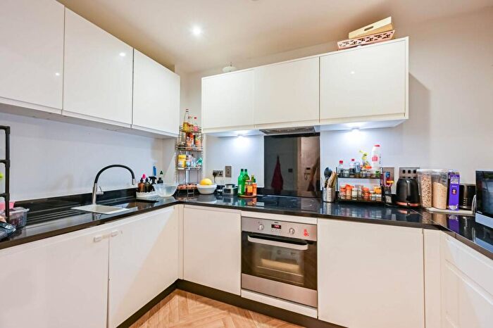 3 Bedroom Flat To Rent In Clarence Avenue, Ilford, IG2