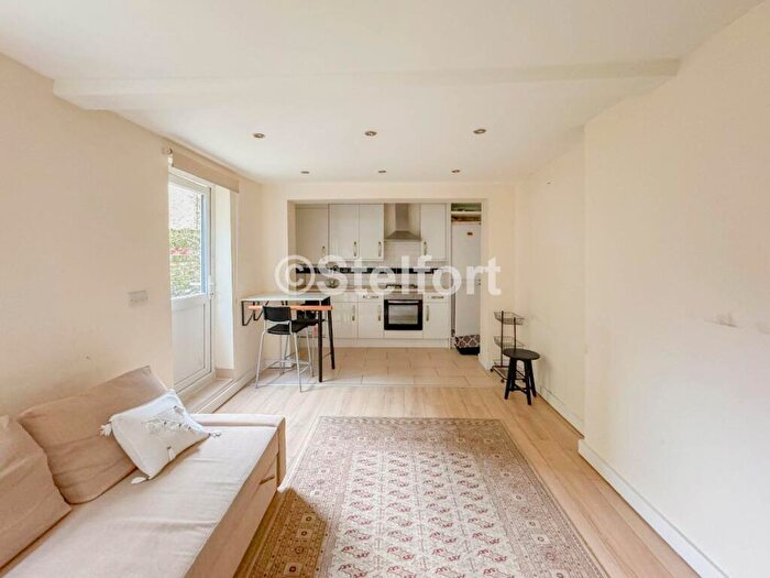 2 Bedroom Flat To Rent In Powerscroft Road, London, E5