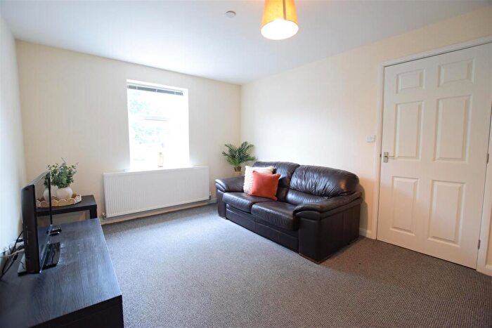 2 Bedroom Flat To Rent In Shakespeare Mews - Student Apartment - /, LN5