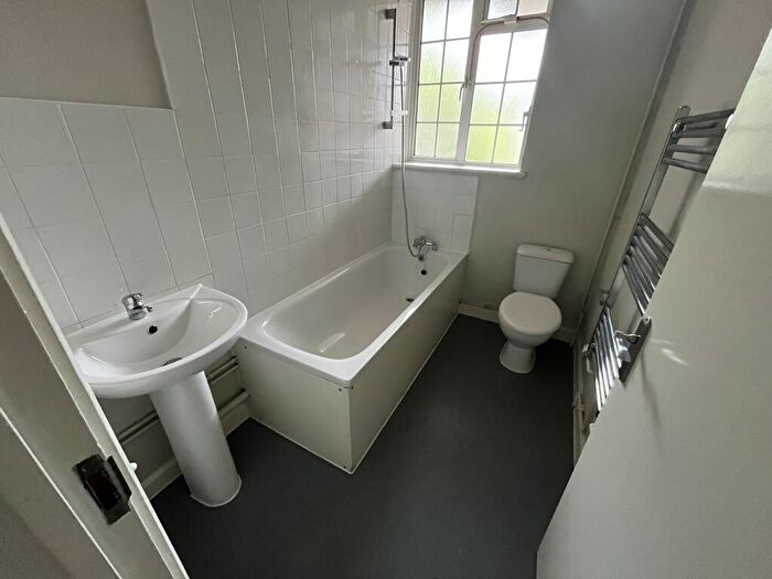 1 Bedroom Flat To Rent In Royley House, Old Street, London, Greater London, EC1V