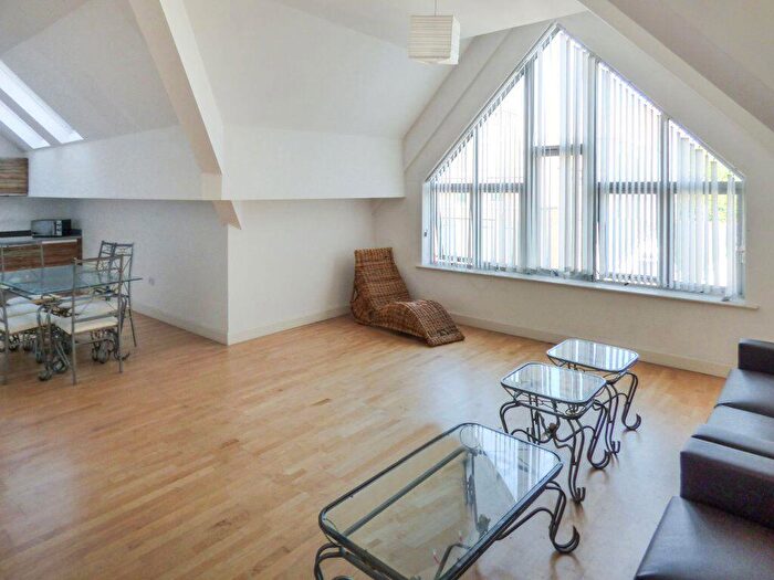 2 Bedroom Flat To Rent In Apt Dain Court, B29