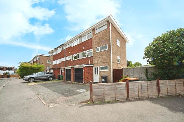 3 Bedroom End Of Terrace House For Sale In St. Michaels Avenue, Houghton Regis, Dunstable, LU5