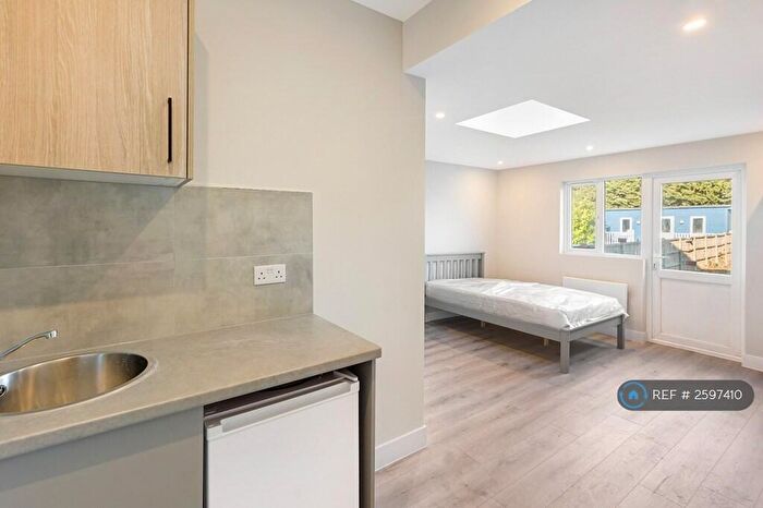 Studio To Rent In Broad Walk, London, SE3