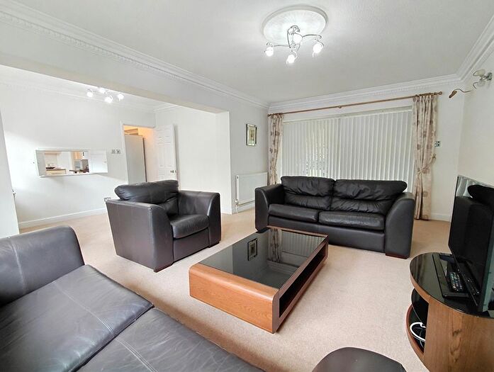 2 Bedroom Flat To Rent In Spencer Close, London, N3