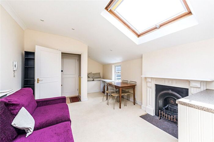 1 Bedroom Flat To Rent In Kingscourt Road, London, SW16
