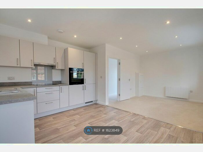 1 Bedroom Flat To Rent In Parrock Road, Gravesend, DA12