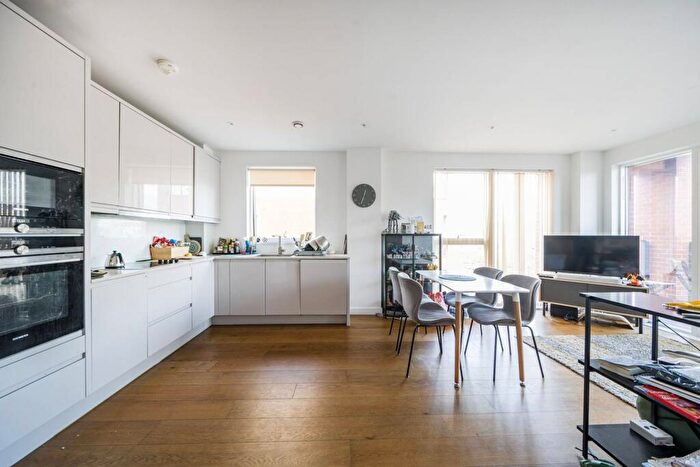 2 Bedroom Flat To Rent In Lismore Boulevard, Colindale, London, NW9