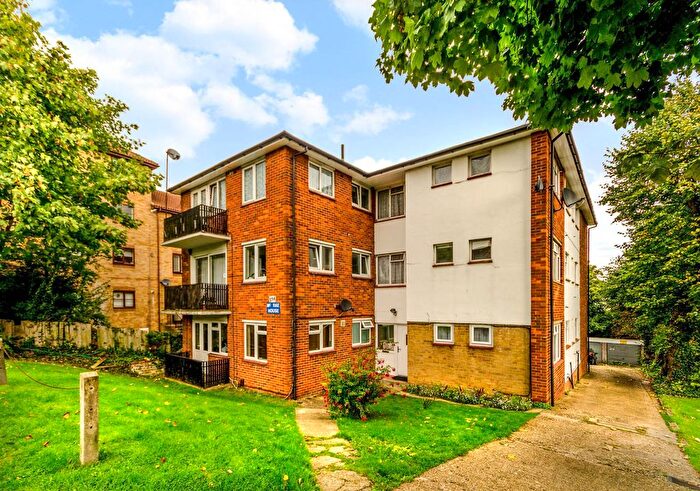 2 Bedroom Flat To Rent In South Norwood Hill, South Norwood, London, SE25