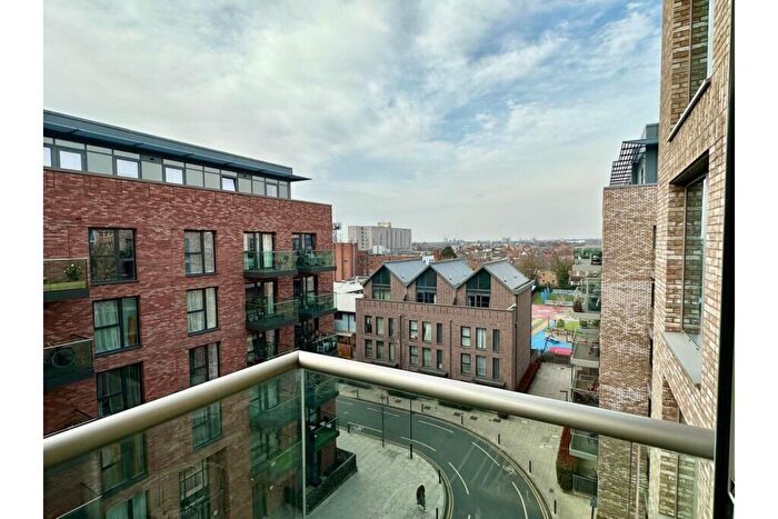 2 Bedroom Apartment To Rent In Newham, London, E13