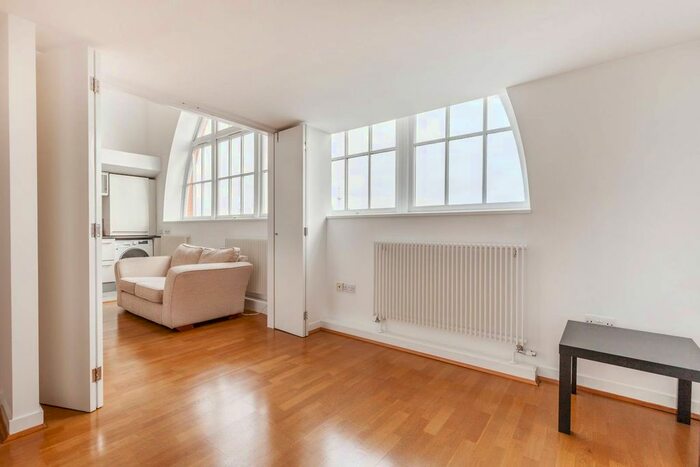 2 Bedroom Flat To Rent In Lawn Lane, Vauxhall, London, SW8