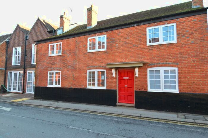 2 Bedroom Flat To Rent In Peach Street, Wokingham, RG40