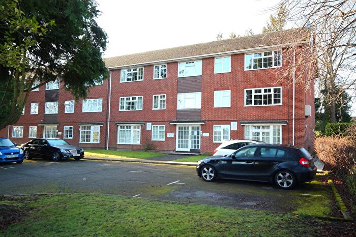2 Bedroom Flat For Sale In Brooklyn Road, Woking, GU22