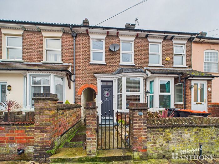 2 Bedroom Terraced House For Sale In Chiltern Road, Dunstable, Bedfordshire, LU6