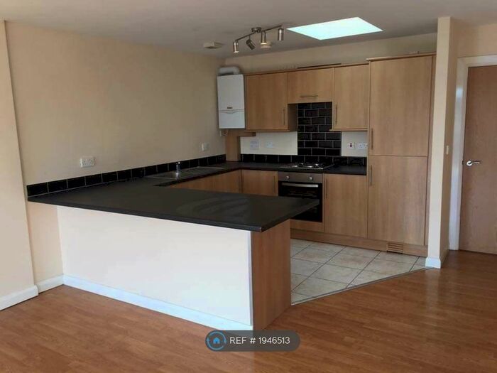 2 Bedroom Flat To Rent In Meadow House, Ellesmere Port, CH65