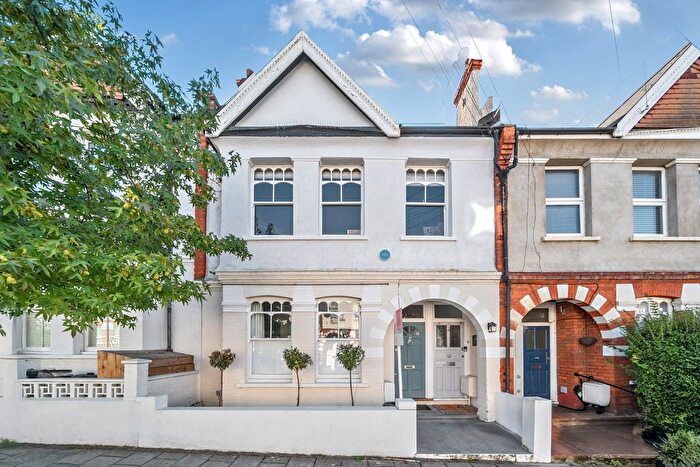 2 Bedroom Maisonette For Sale In Salterford Road, Tooting, London, SW17