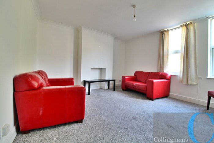 3 Bedroom Flat To Rent In Tooting Bec Road, London, SW17