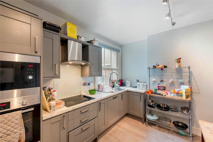 4 Bedroom Flat To Rent In Mitcham Road, London, SW17