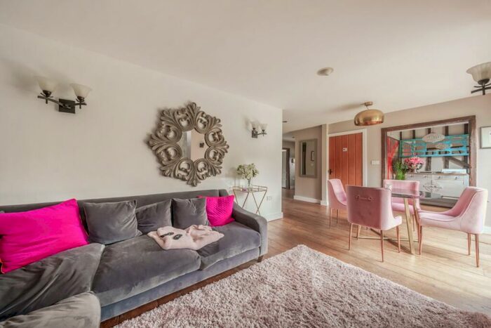 4 Bedroom Barn To Rent In Chilmead Lane Nutfield, RH1