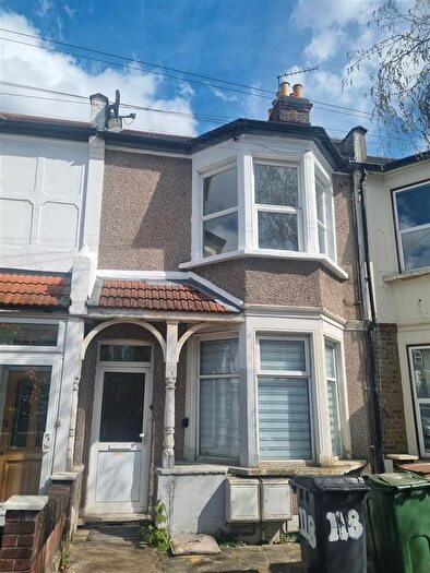 1 Bedroom Flat To Rent In Shortlands Road, Leyton, E10