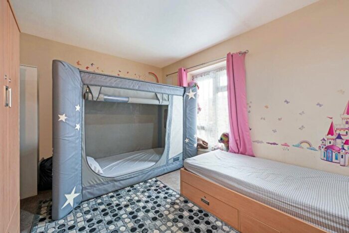 3 Bedroom Terraced House For Sale In Pound Road, Banstead, SM7