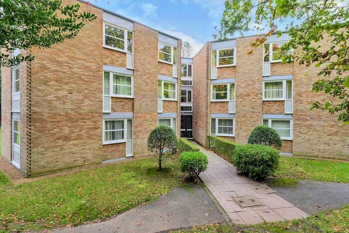 2 Bedroom Apartment To Rent In Heathside, Weybridge, KT13