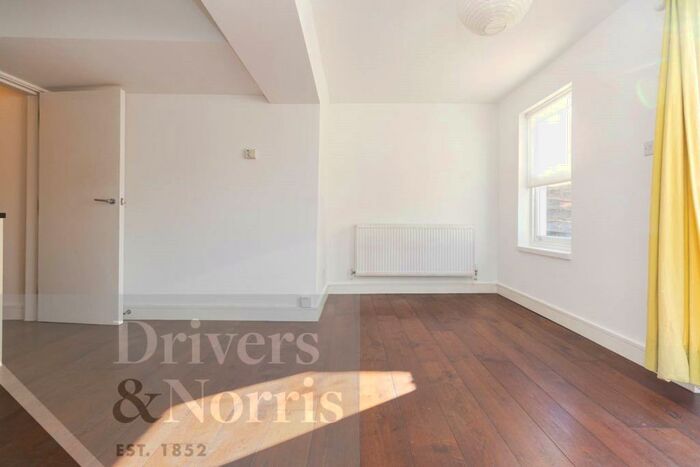 1 Bedroom Apartment To Rent In Mulkern Road, Archway, London, N19