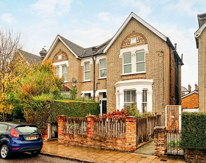 2 Bedroom Maisonette To Rent In Tankerville Road, London, SW16