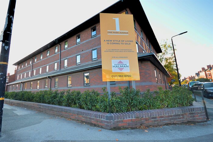 2 Bedroom Flat To Rent In Park Avenue, Sale, M33