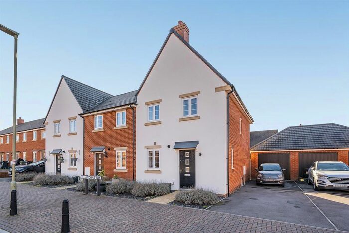 3 Bedroom End Of Terrace House For Sale In Hutchins Way, Basingstoke, RG24