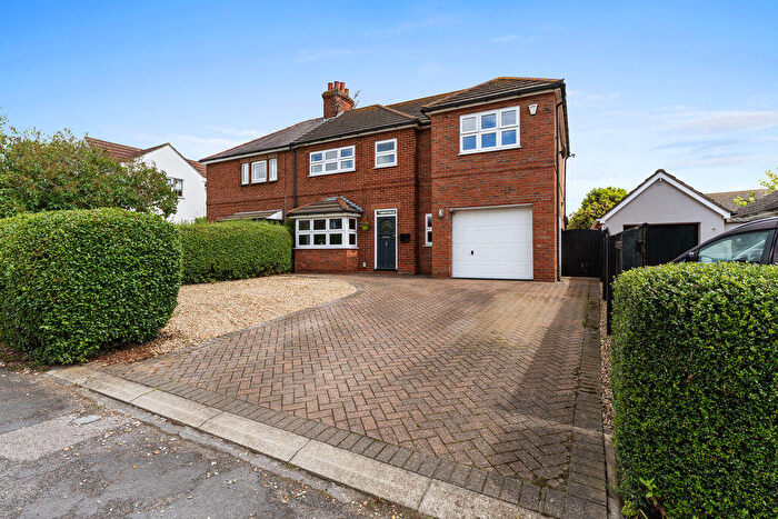 4 Bedroom Semi-Detached House For Sale In Holton Road, Tetney, DN36