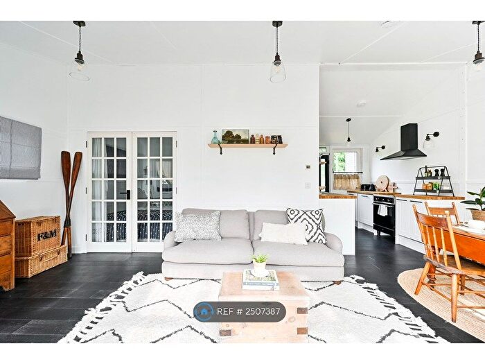 1 Bedroom Detached House To Rent In Wheatleys Eyot, Sunbury-On-Thames, TW16