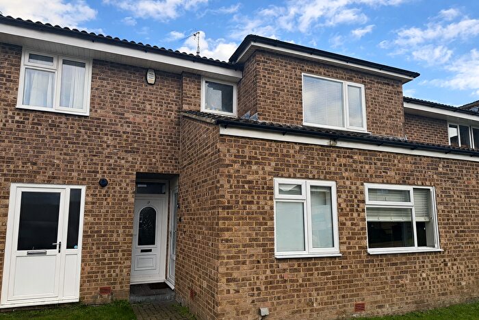 2 Bedroom Flat For Sale In Aspen Gardens, Poole, Dorset, BH12