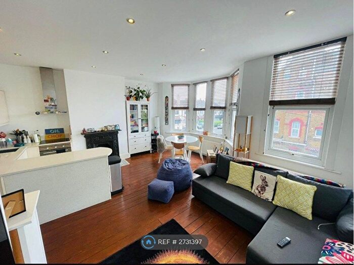 2 Bedroom Flat To Rent In Holmesdale Road, London, SE25