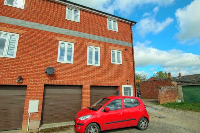 2 Bedroom Terraced House To Rent In Station Road, Thatcham, Berkshire, RG19