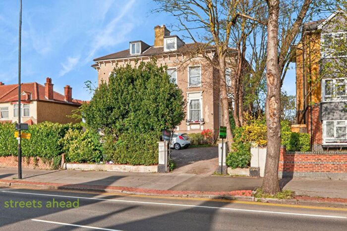 2 Bedroom Flat For Sale In London Road, Thornton Heath, CR7