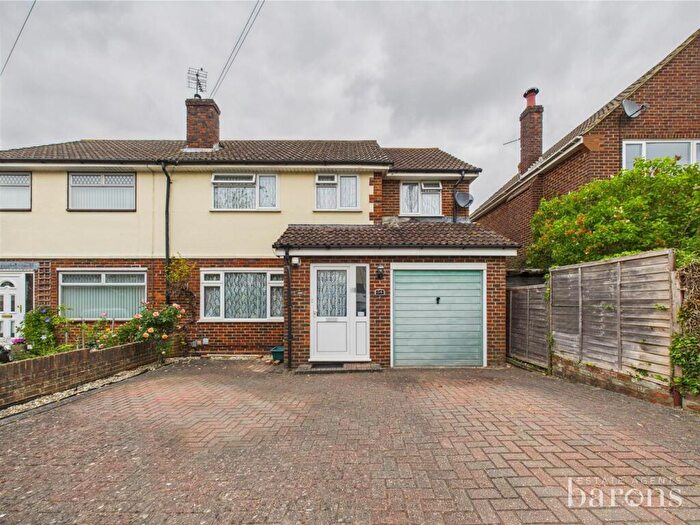 4 Bedroom Semi-Detached House For Sale In Sheppard Road, Basingstoke, RG21
