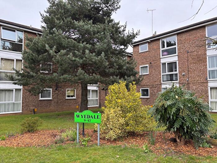 2 Bedroom Apartment For Sale In Wyedale, London Colney, AL2
