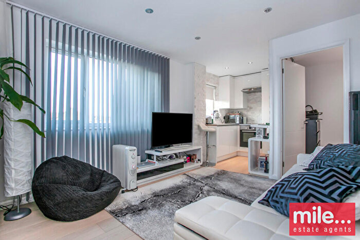 1 Bedroom Flat To Rent In Albany Court, Hammersmith & Fulham, NW10