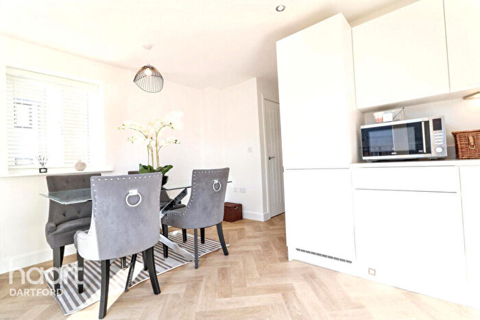 3 Bedroom Semi-Detached House To Rent In Castle Hill Drive, Swanscombe, DA10