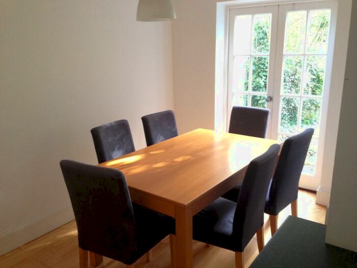 3 Bedroom Town House To Rent In Ashburnham Close, East Finchley, N2