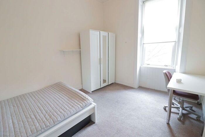 2 Bedroom Flat For Sale In Great Western Road, Glasgow, G4