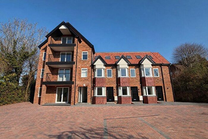 2 Bedroom Flat To Rent In Mitchley Hill, South Croydon, CR2