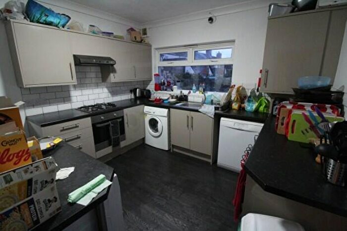 6 Bedroom Terraced House To Rent In Monthermer Road Cardiff, CF24